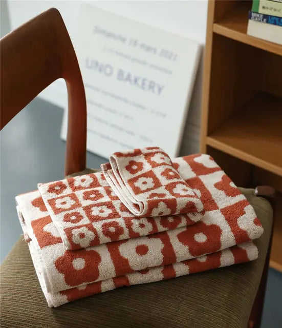 Retro Checkered Face and Bathroom Towels